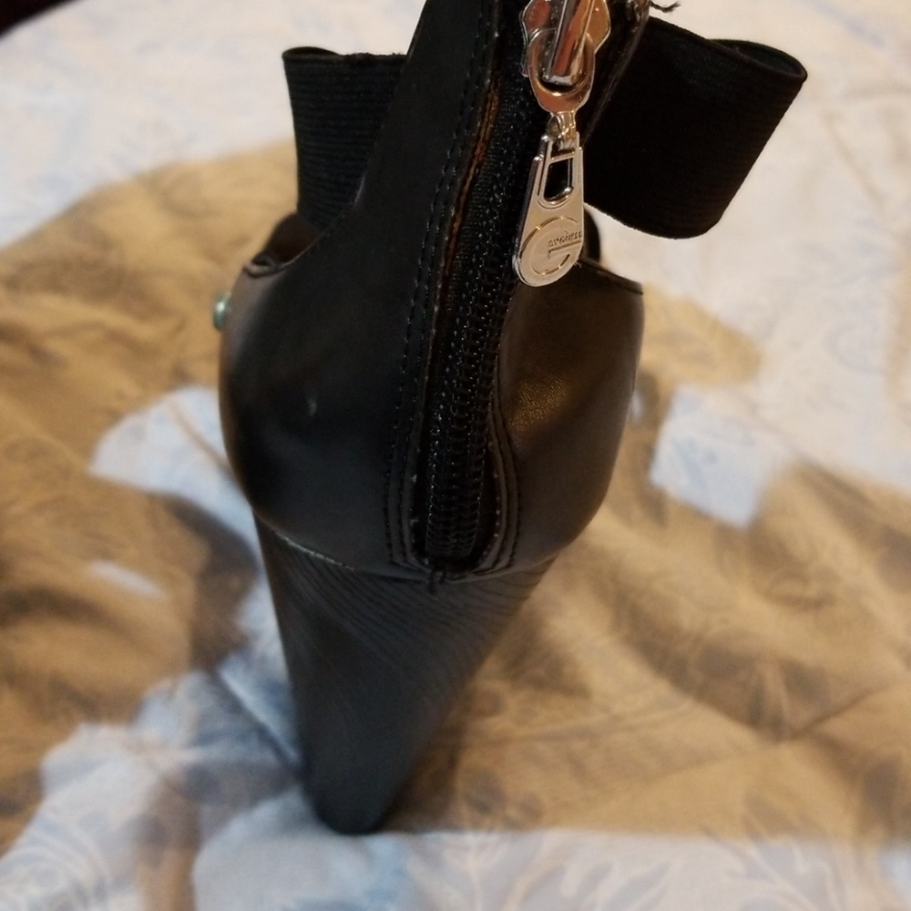 Shoes - Picture 3 of 4